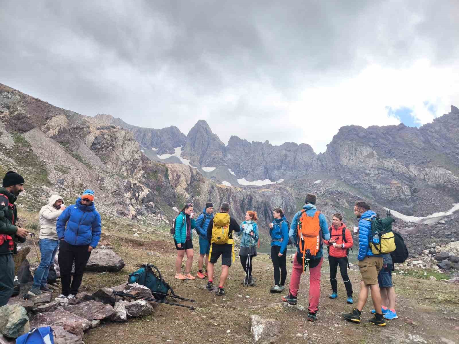 Çekya’dan gelen turistler Yüksekova’nın doğal güzelliklerine hayran kaldı