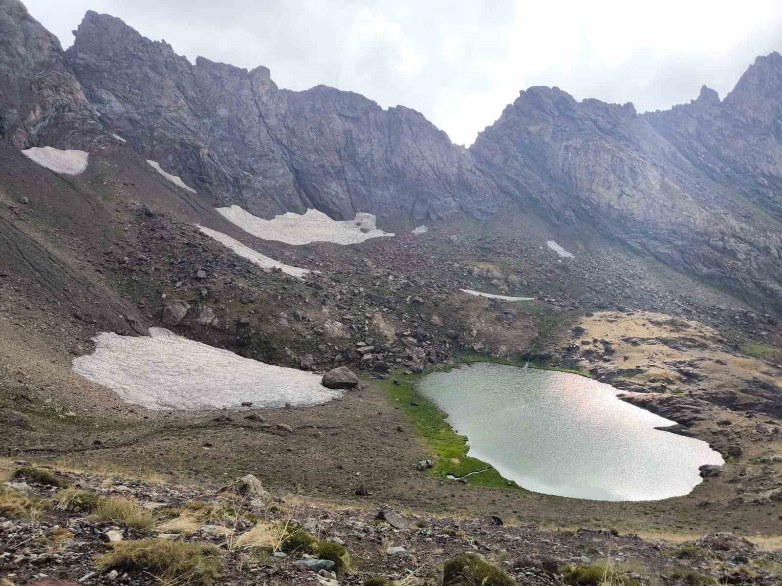 Çekya’dan gelen turistler Yüksekova’nın doğal güzelliklerine hayran kaldı