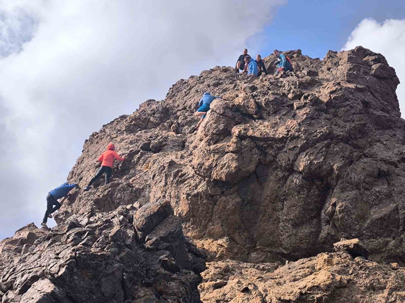 Çekya’dan gelen turistler Yüksekova’nın doğal güzelliklerine hayran kaldı