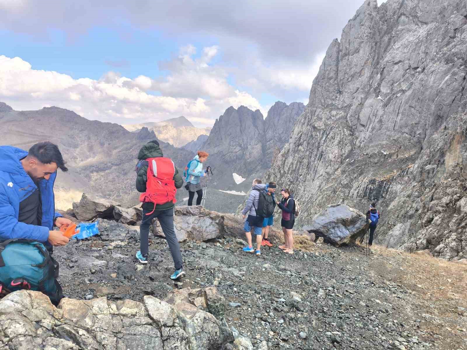 Çekya’dan gelen turistler Yüksekova’nın doğal güzelliklerine hayran kaldı