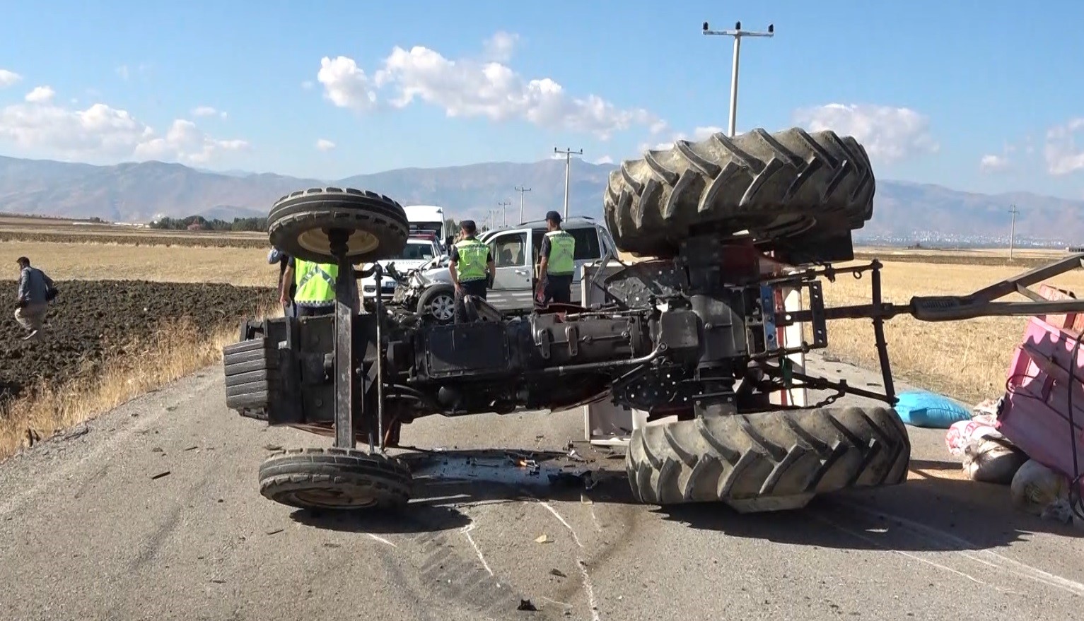 Muş’ta zincirleme trafik kazası: 10 yaralı