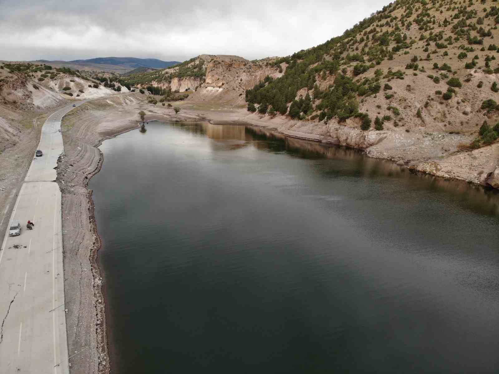 Kars’ta baraj suları 40 metre çekildi