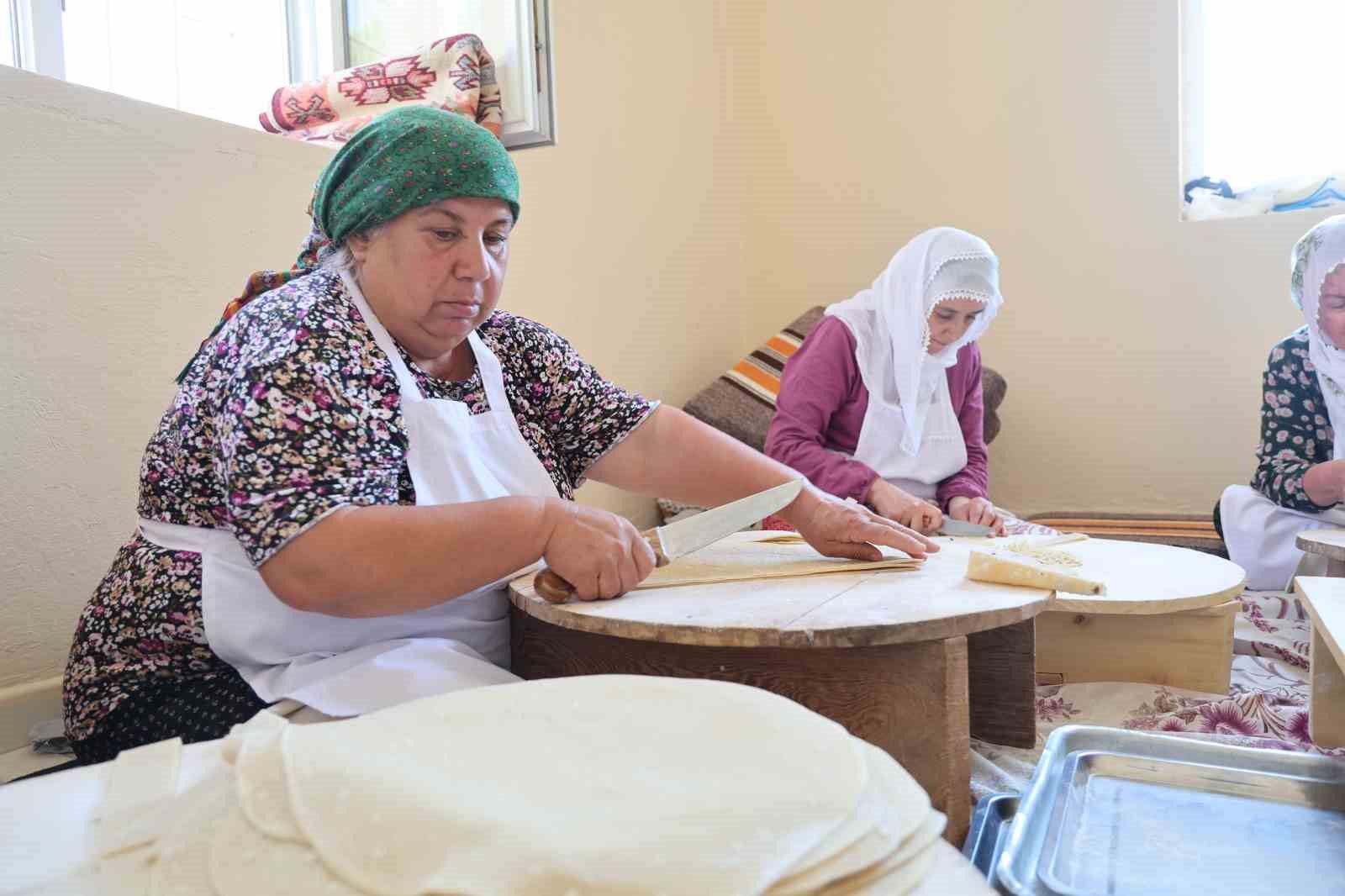 Kadınlar kurdukları kooperatifte hem sosyalleşiyor hem de ekonomilerine katkı sağlıyor