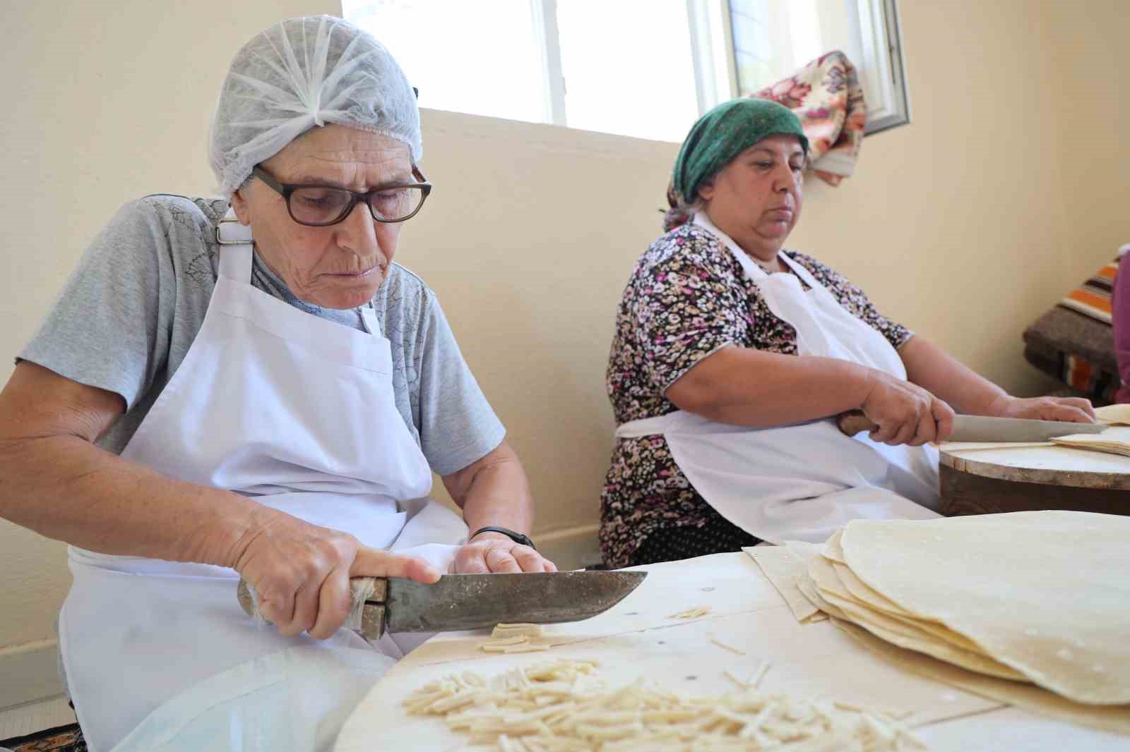 Kadınlar kurdukları kooperatifte hem sosyalleşiyor hem de ekonomilerine katkı sağlıyor