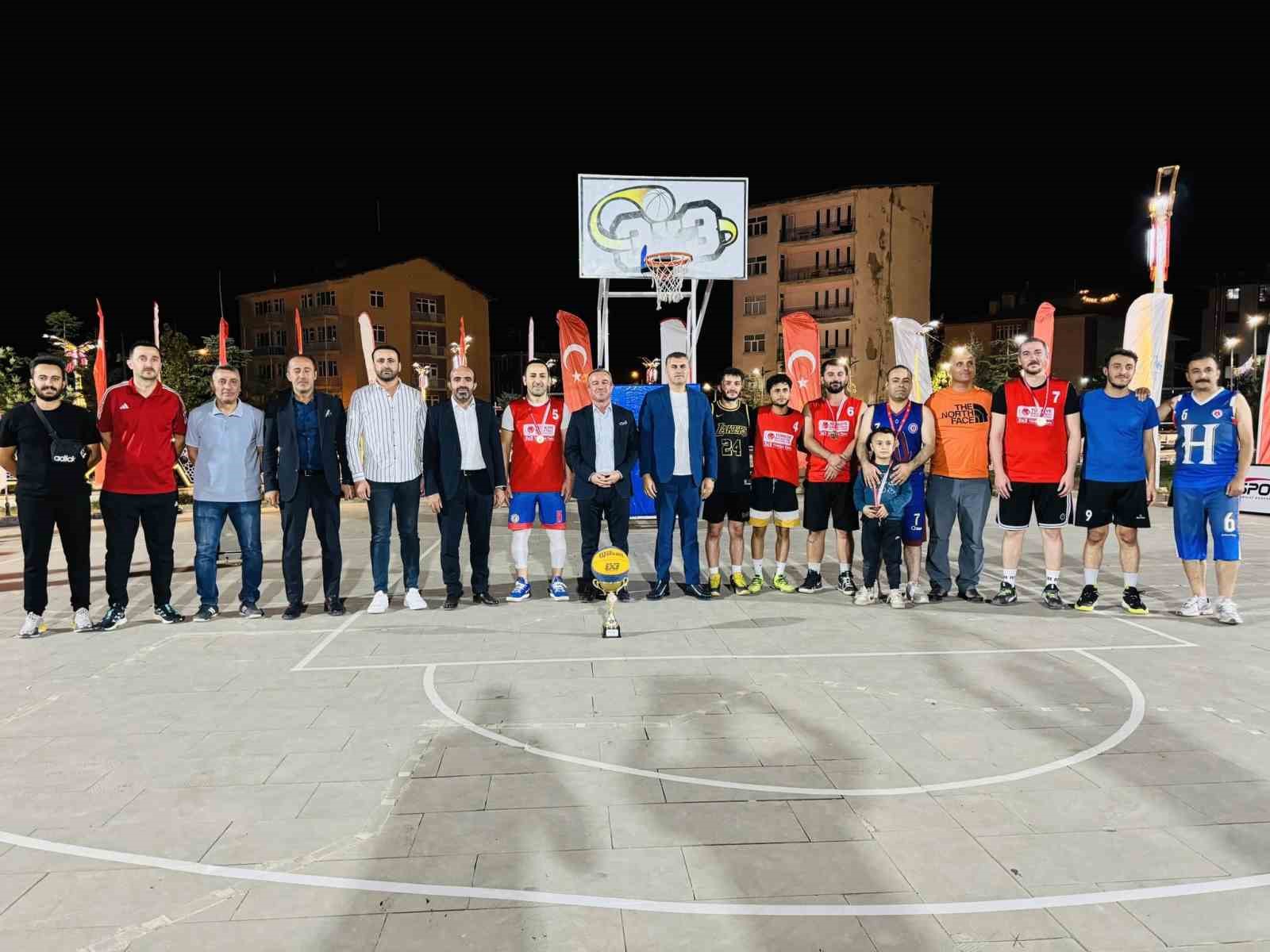 Hakkari’de basketbol turnuvası sona erdi