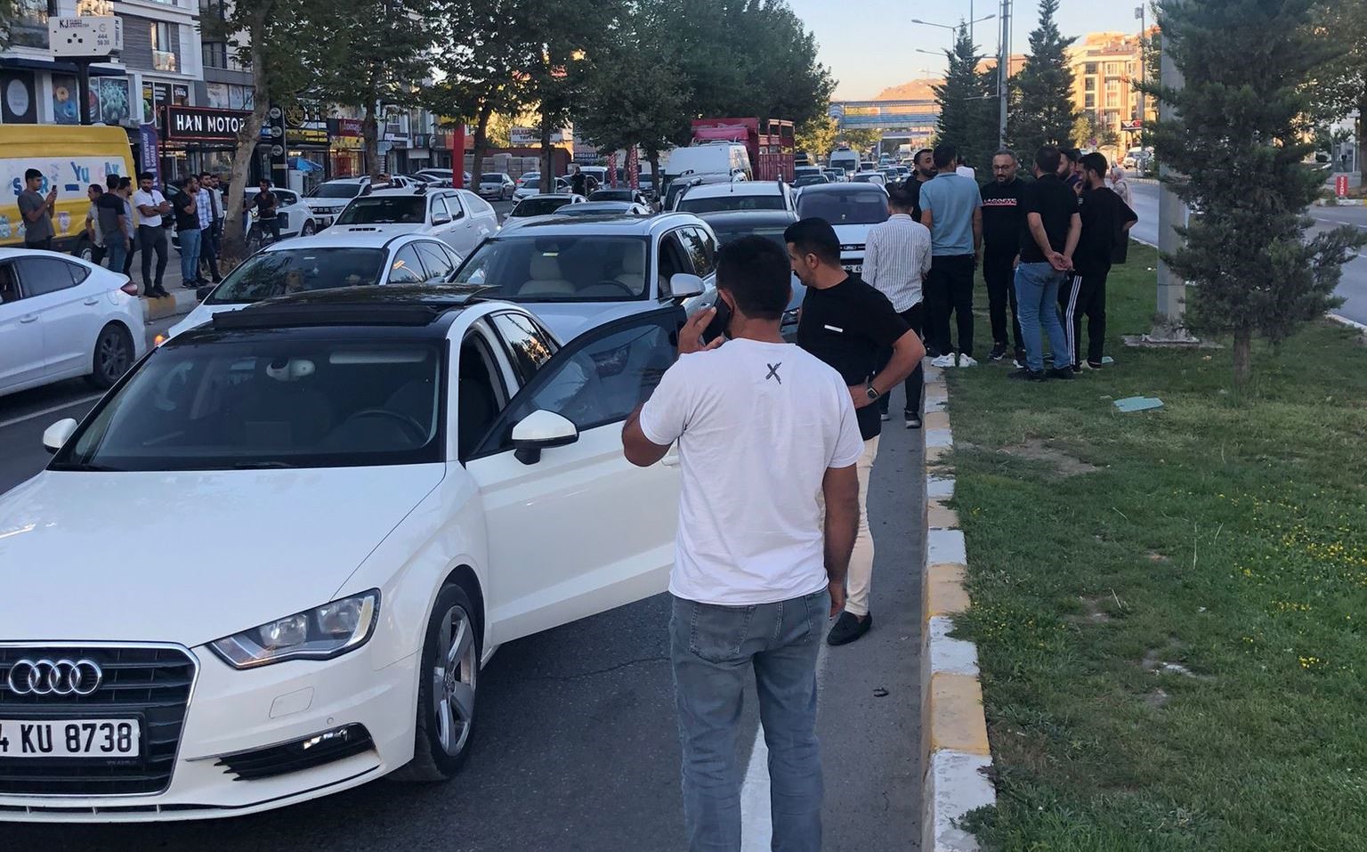 Van’da 5 araçlı zincirleme kaza: 2 yaralı