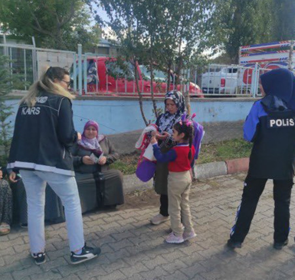 Kars’ta polis öğrencileri bilgilendirdi