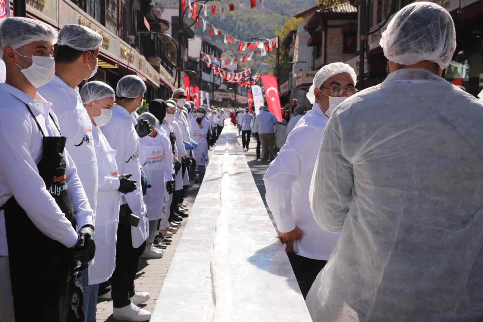 Dünyanın en uzun lokumunu yaptılar