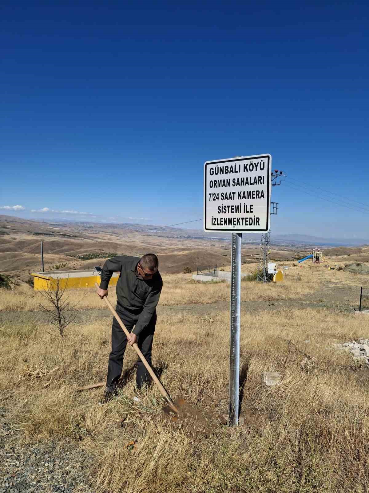 Muhtardan örnek davranış: Ormanlık alanı korumak için güvenlik kamerası kurdu