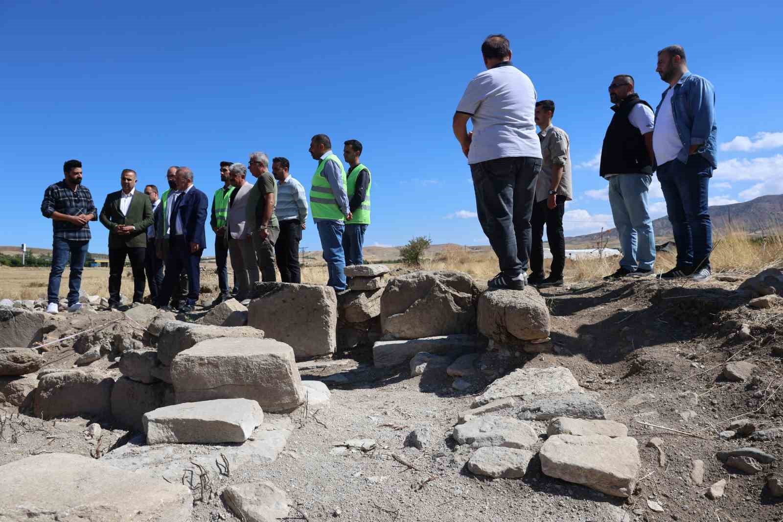 Türkiye’de bir ilk: Tek parça halinde 84 metrekarelik mozaik gün yüzüne çıkarıldı