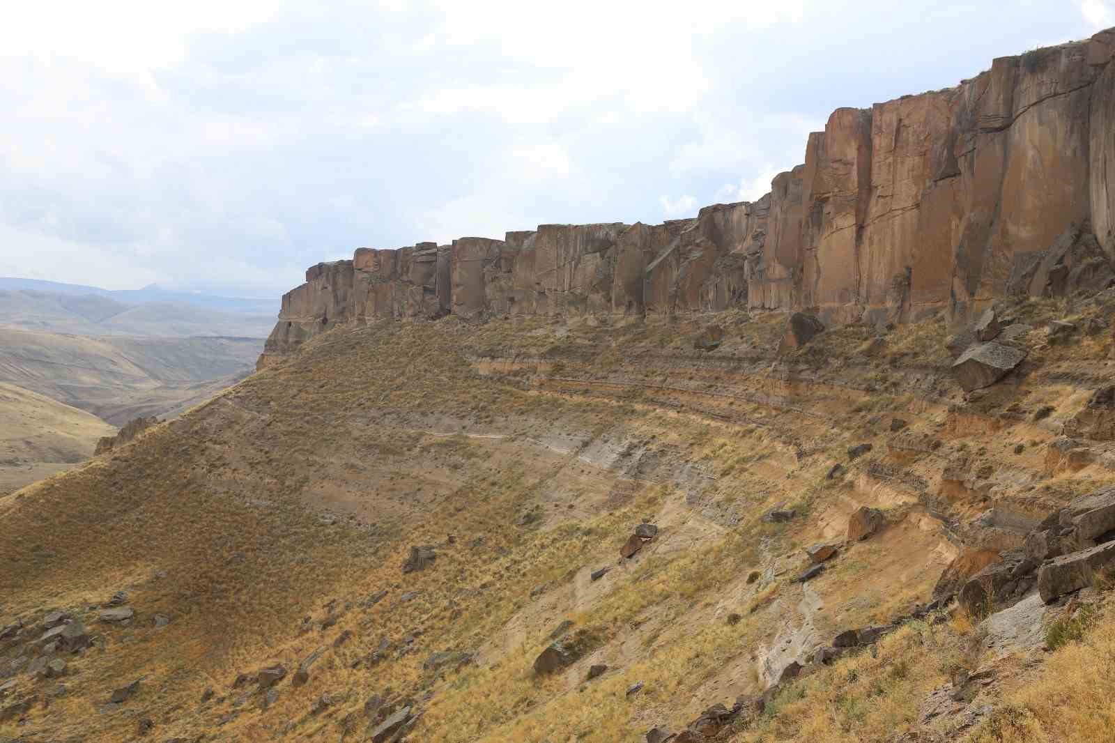 Bir çok medeniyete ev sahipliği yapan “Meya Antik Kenti” turizme kazandırılmayı bekliyor