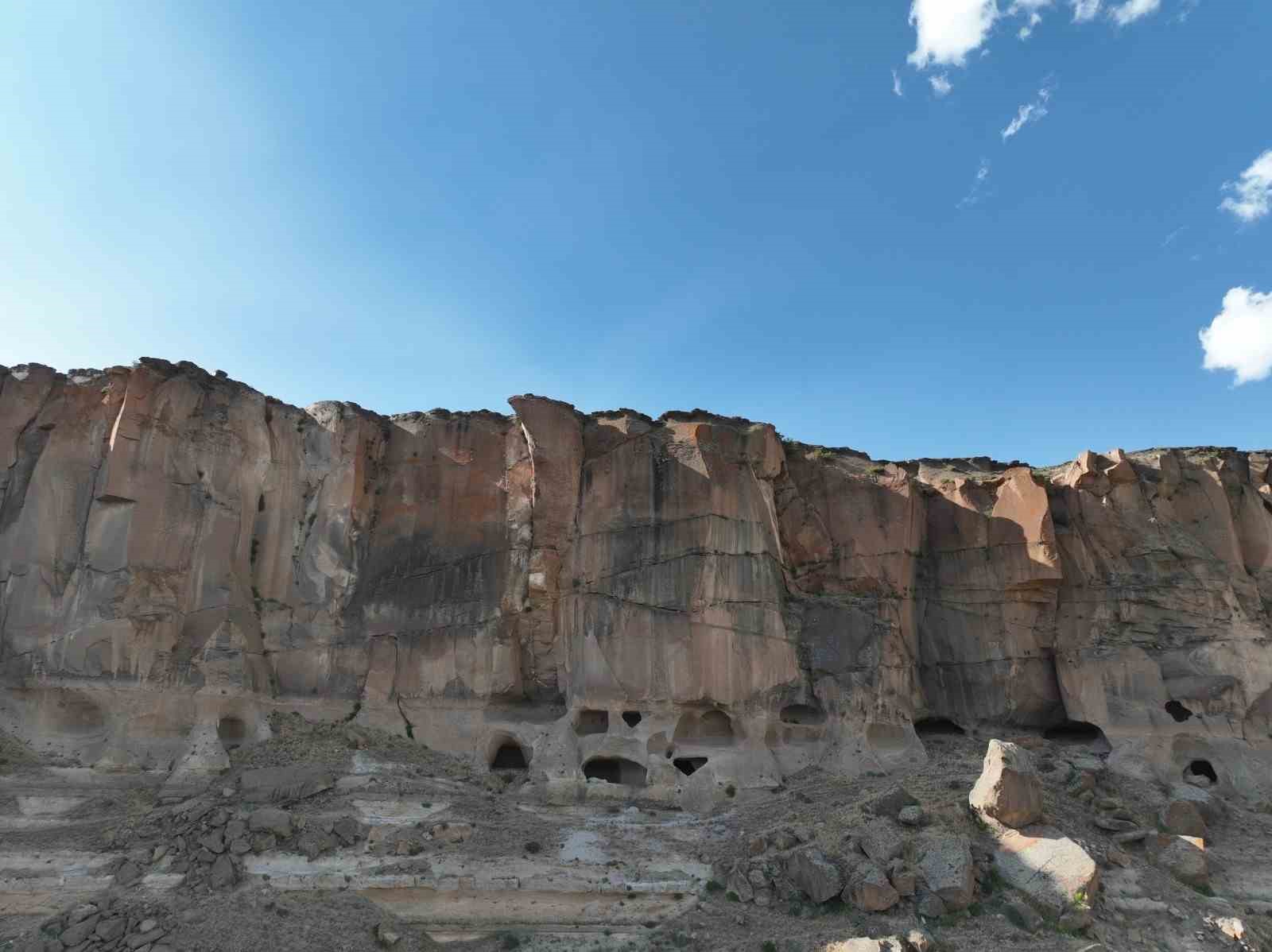 Bir çok medeniyete ev sahipliği yapan “Meya Antik Kenti” turizme kazandırılmayı bekliyor