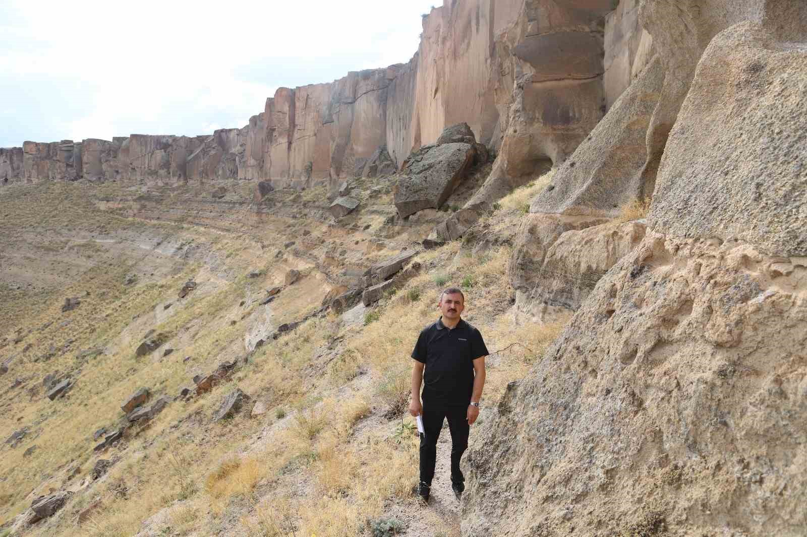 Bir çok medeniyete ev sahipliği yapan “Meya Antik Kenti” turizme kazandırılmayı bekliyor