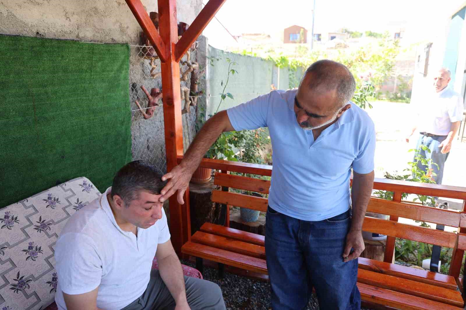 Randevu almayanları geri gönderiyor: Elazığ’da kırlangıç otu ile göz hastalıklarına umut