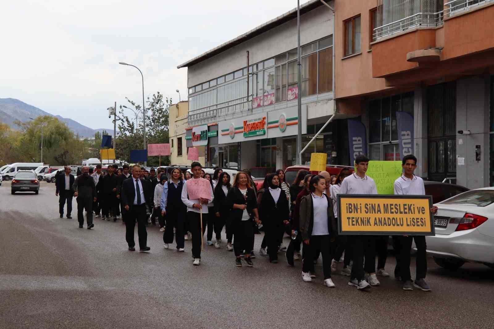 Oltu’da sağlıklı yaşam yürüyüşü düzenlendi