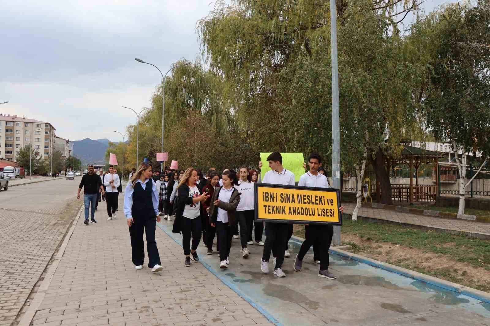 Oltu’da sağlıklı yaşam yürüyüşü düzenlendi