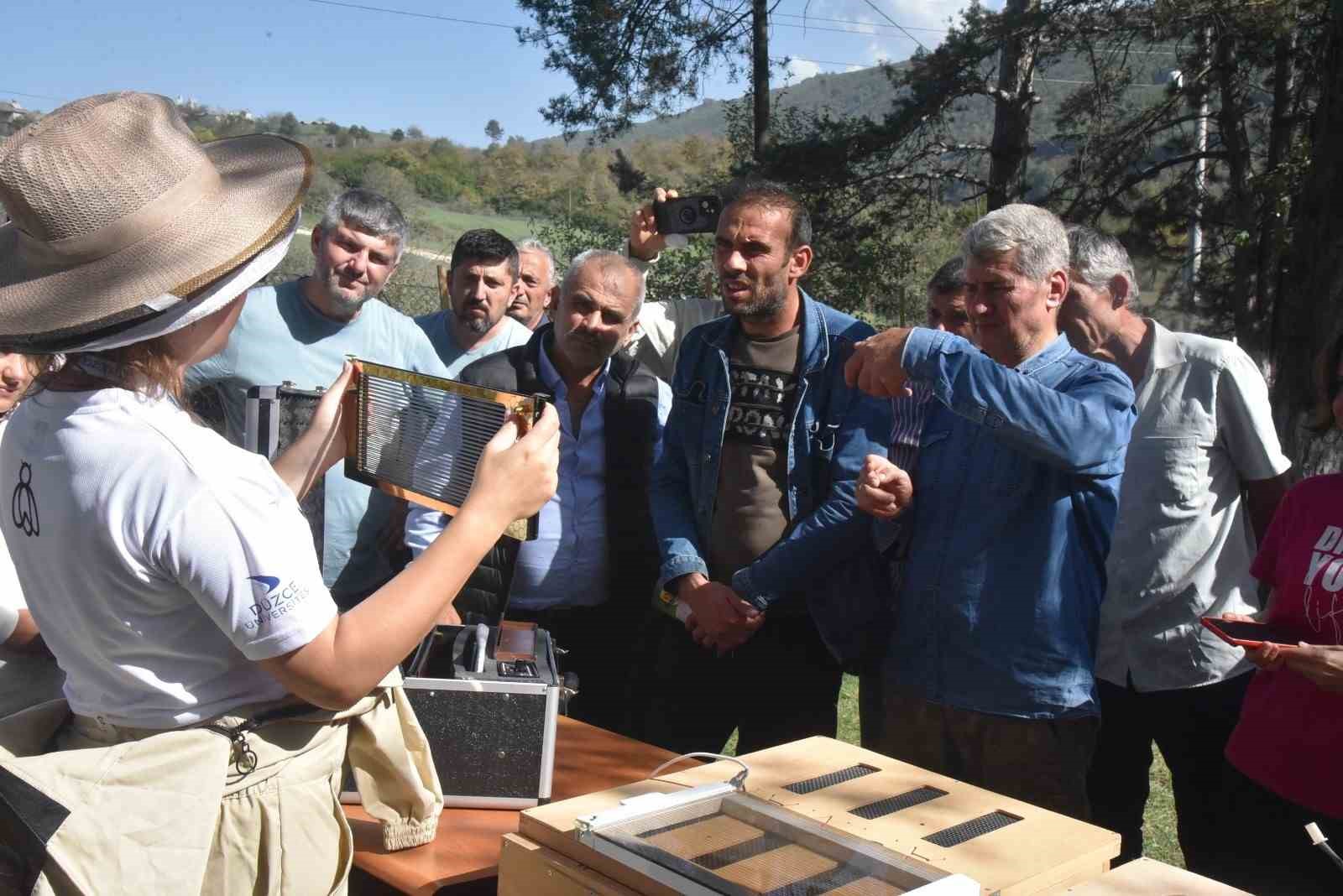 Bal arısı zehri üretim kursu düzenlendi