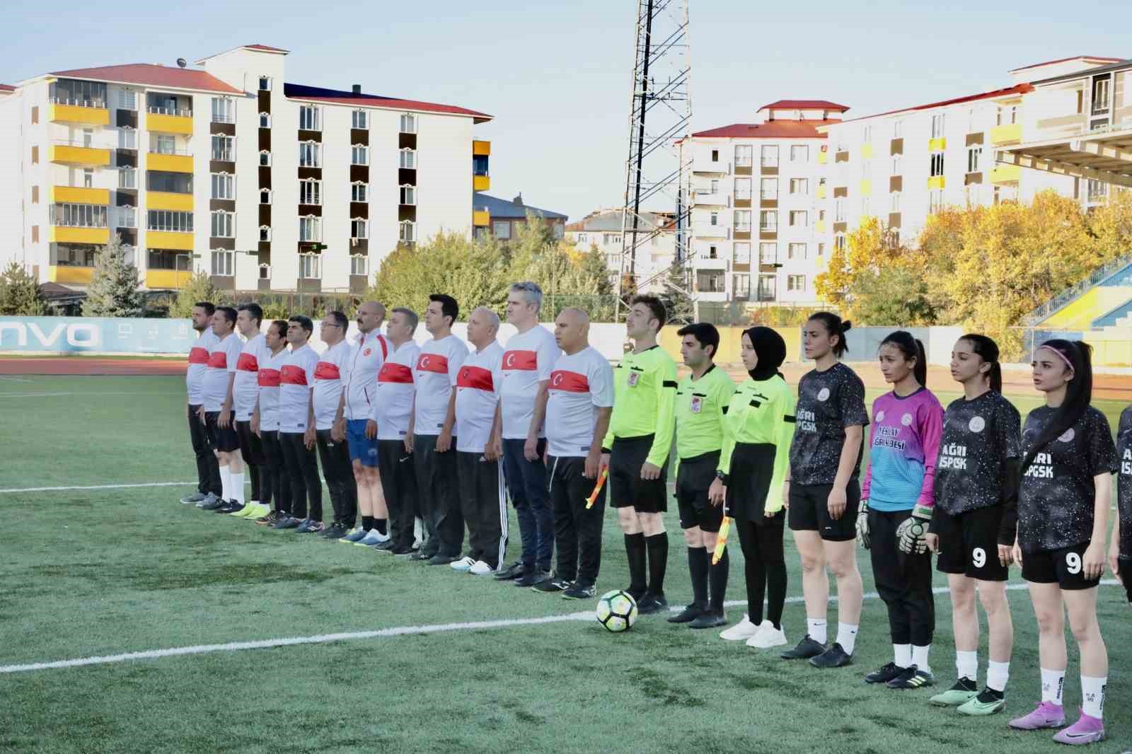 Ağrı’nın tek kadın futbol takımı, “kız çocukları” için yeşil sahada ter döktü