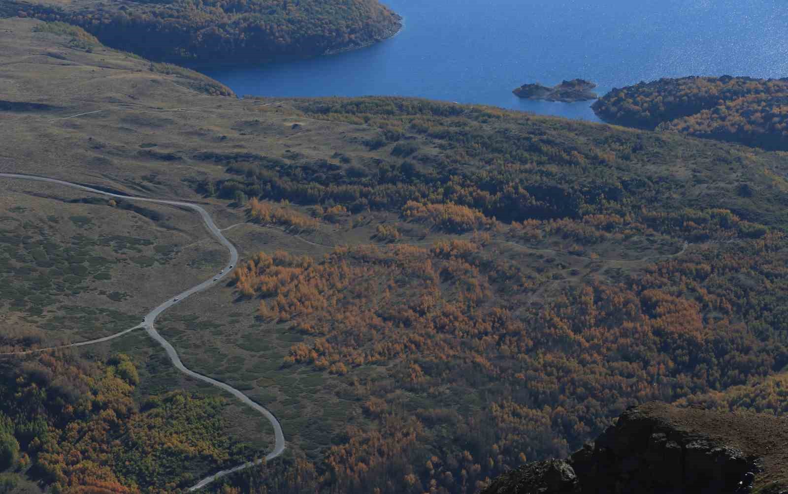 Vanlı dağcılar Nemrut Krater Gölü’nde buluştu