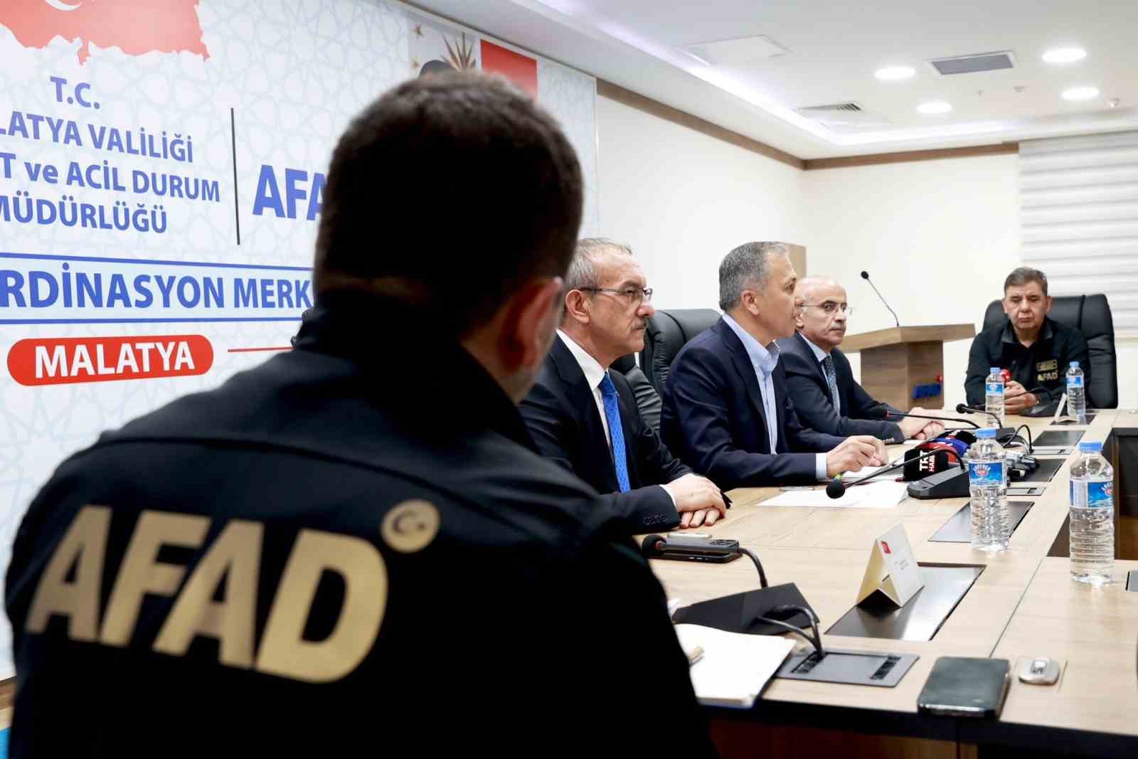 Bakan Yerlikaya: “3 İHA ile 1 insanlı keşif uçağımız çalışmalarına devam ediyor”