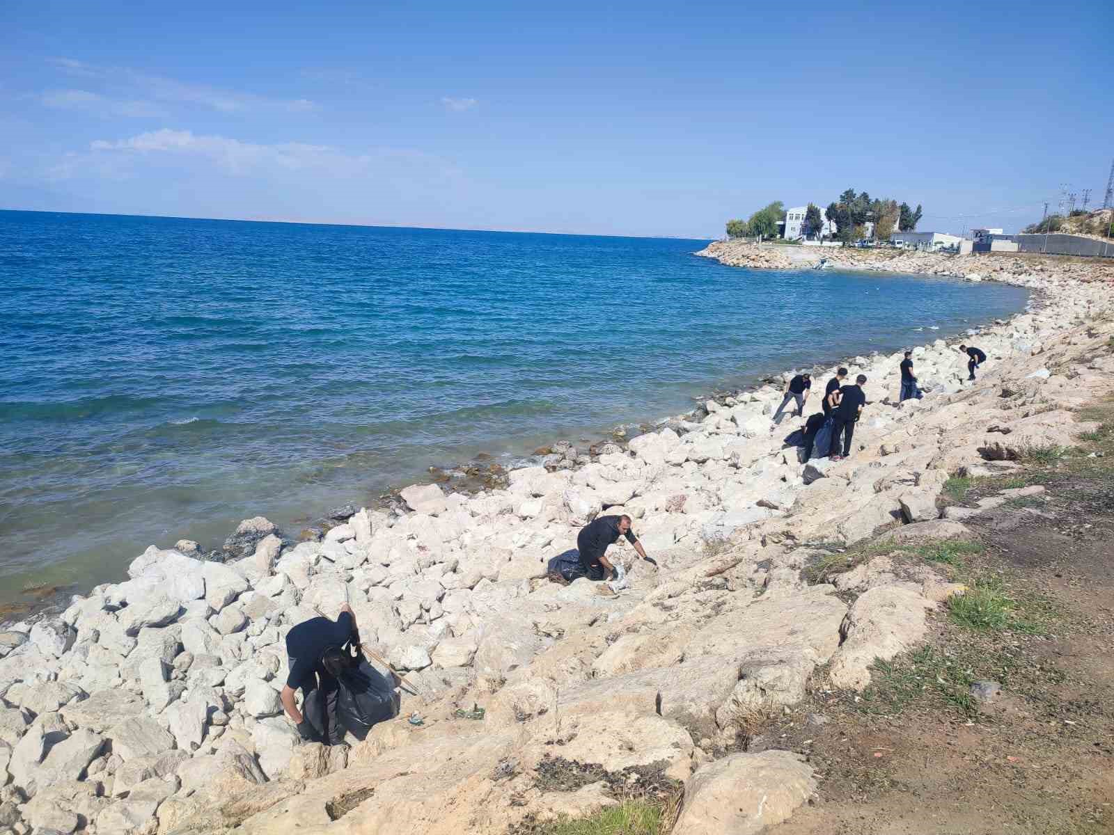 Van’da sahil temizleme etkinliği