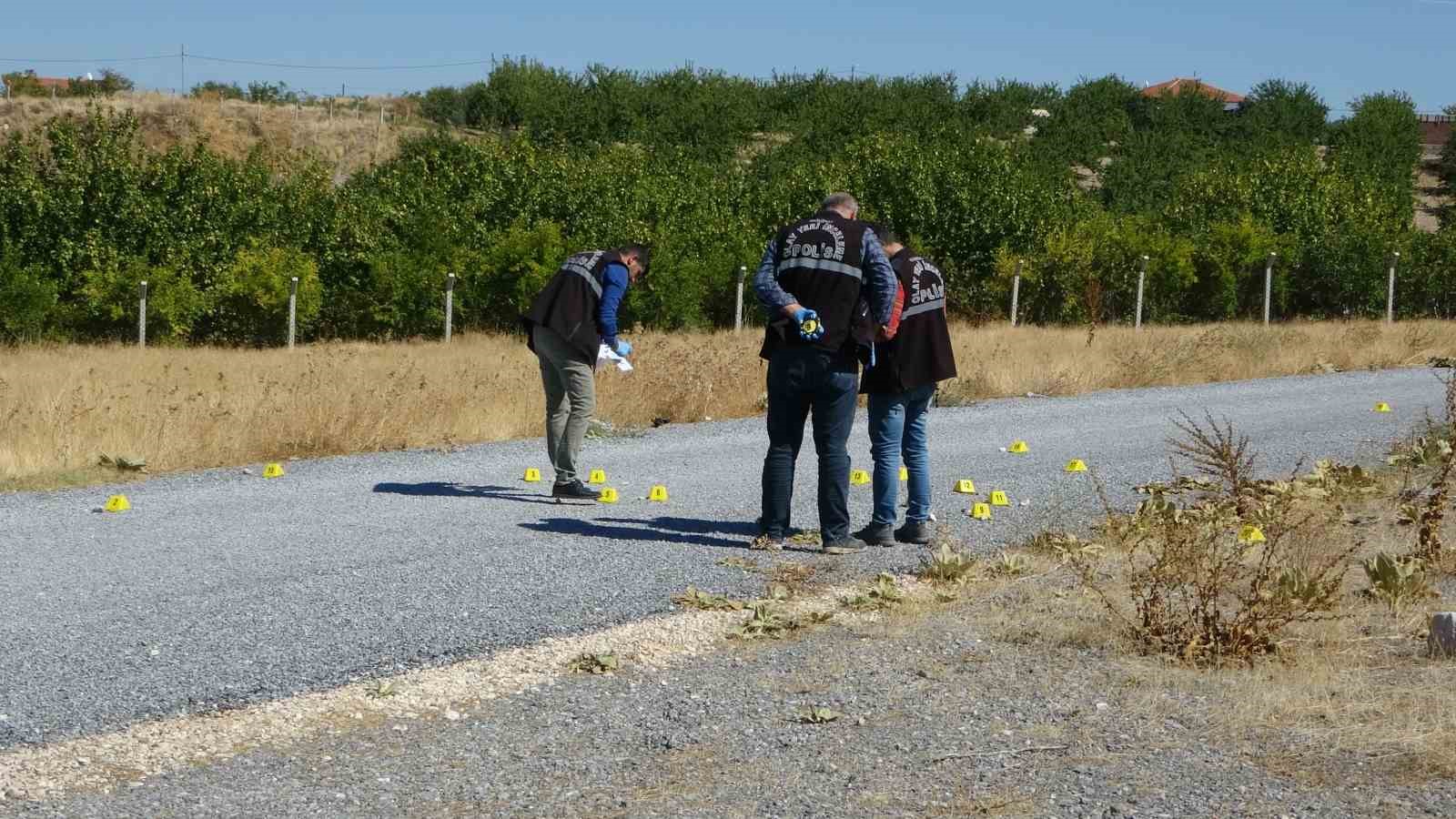 İki grubun mezarlıktaki silahlı çatışmasında kurşunlar havada uçuştu