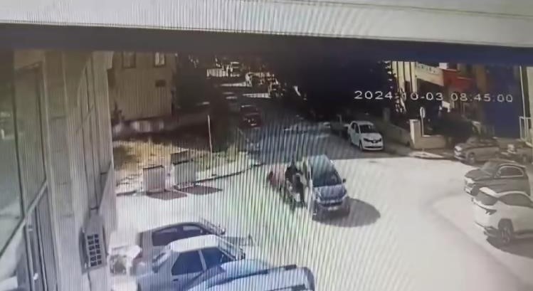 Elazığ’da motosiklet ile otomobilin çarpışma anı kamerada