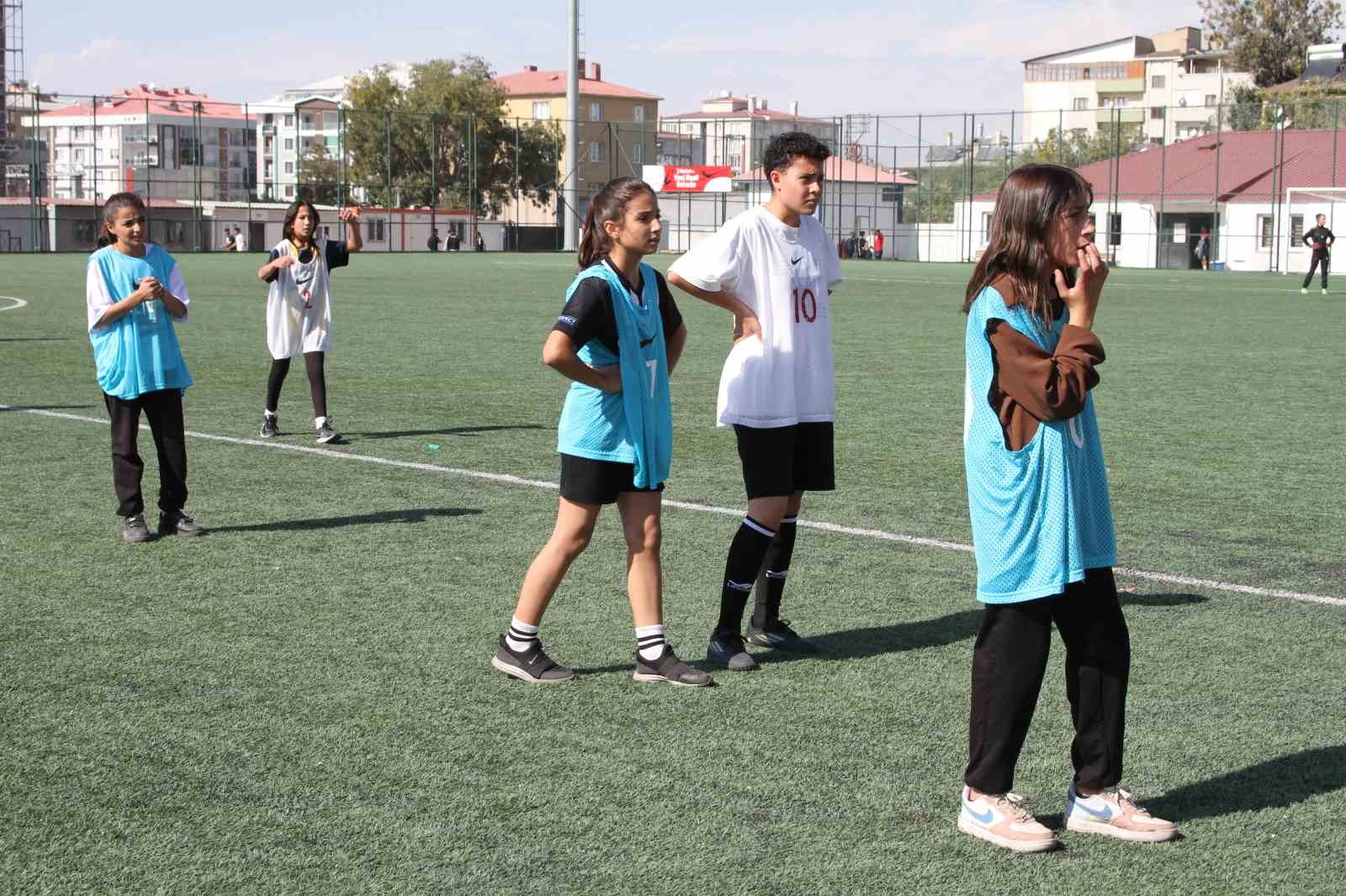 Vanlı kızlar milli takım için ter döktü