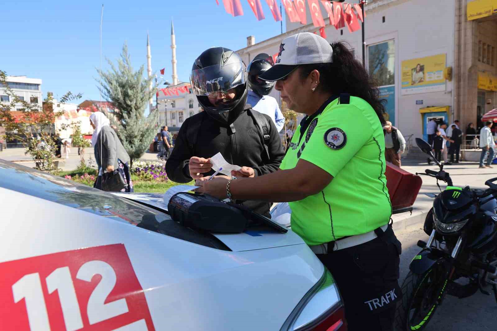 Kurallara uymayan motosiklet sürücülerine ceza yağdı