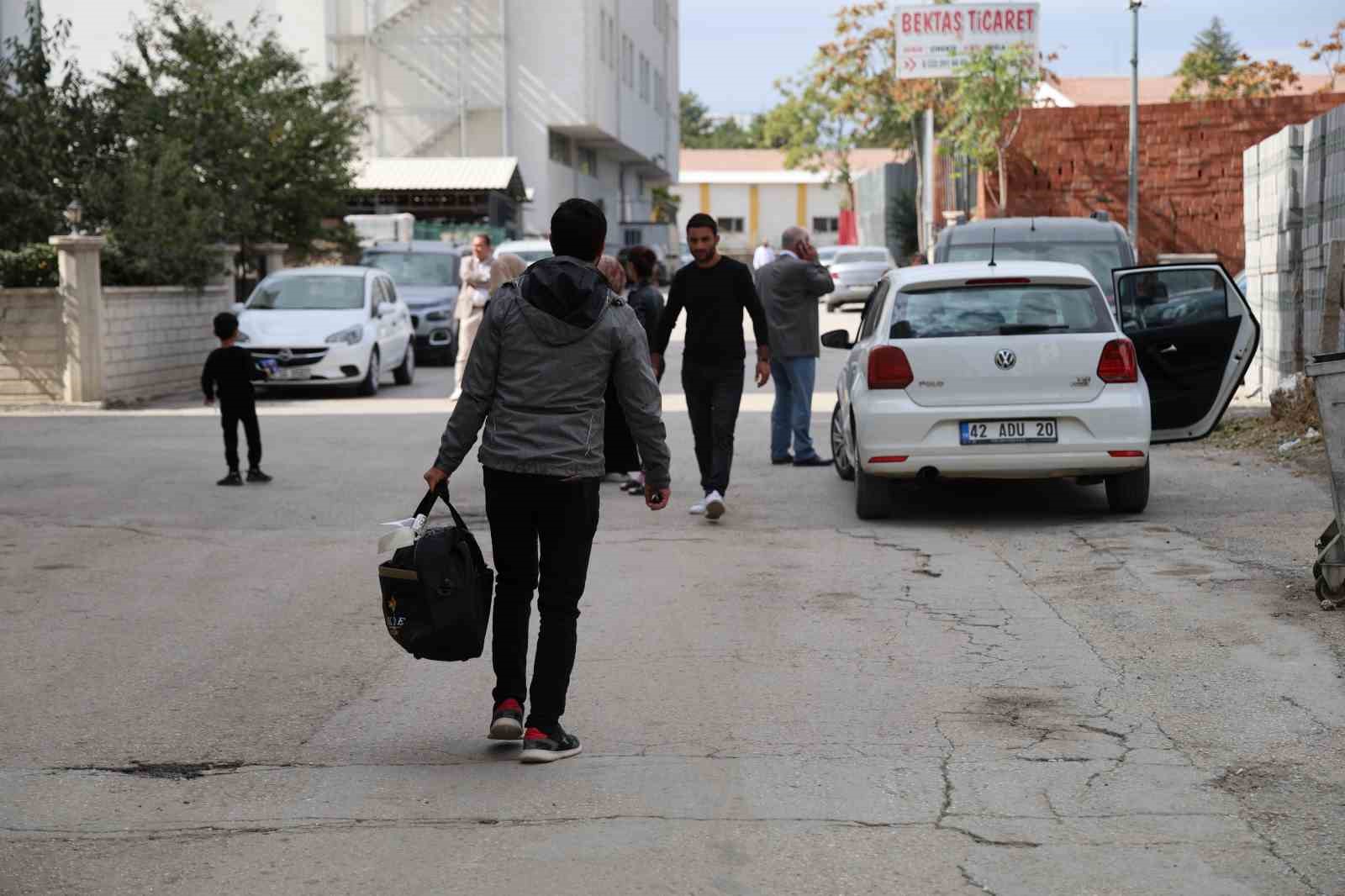 Depremde evi hasar gören vatandaş o anı anlattı: ’’Yıkılacak zannettik. Düşenler, bayılanlar ve ayağı kırılanlar oldu’’