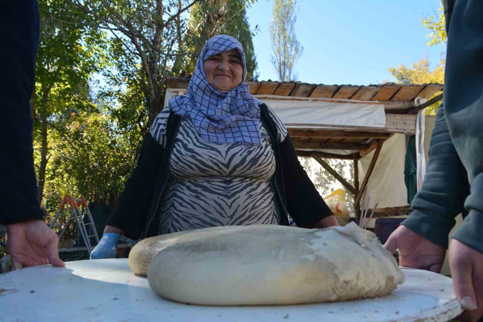 Sarıkamış’ta üretilen peynir işkembeye dolduruluyor