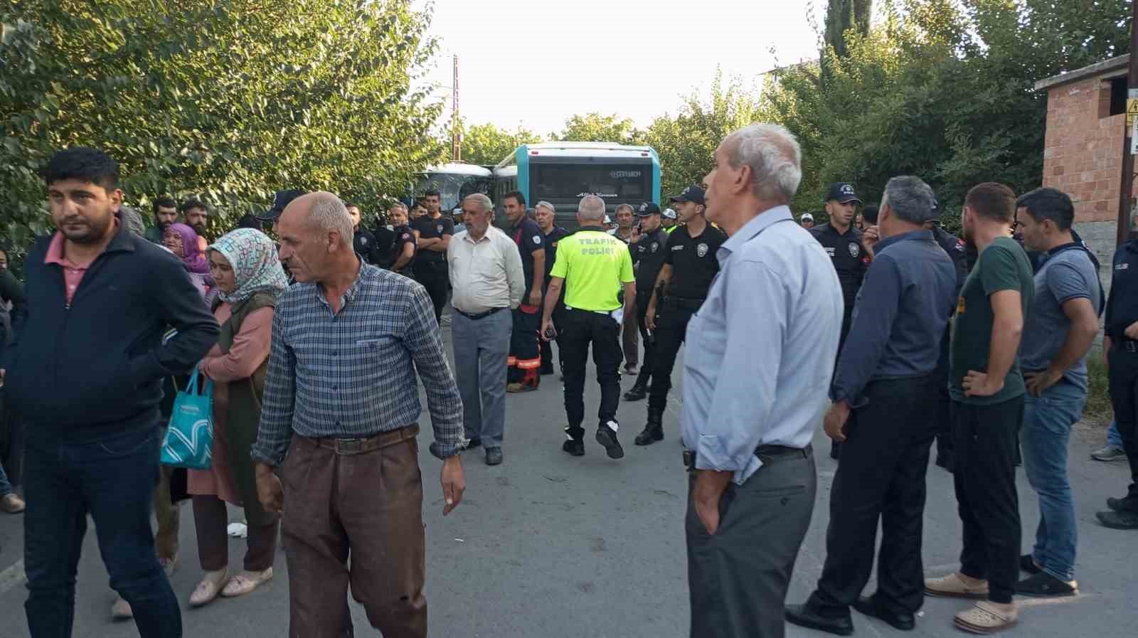 Malatya’da öğrenci servisi ile belediye otobüsü çarpıştı: Çok sayıda yaralı var