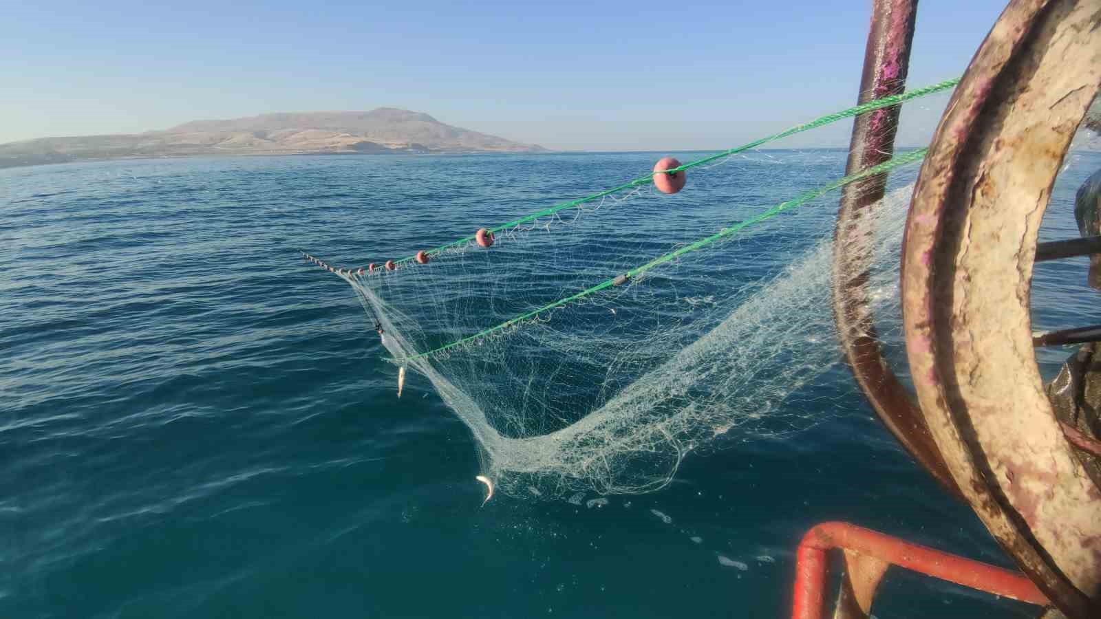 Van’da balıkçılar yeni sezondan umutlu