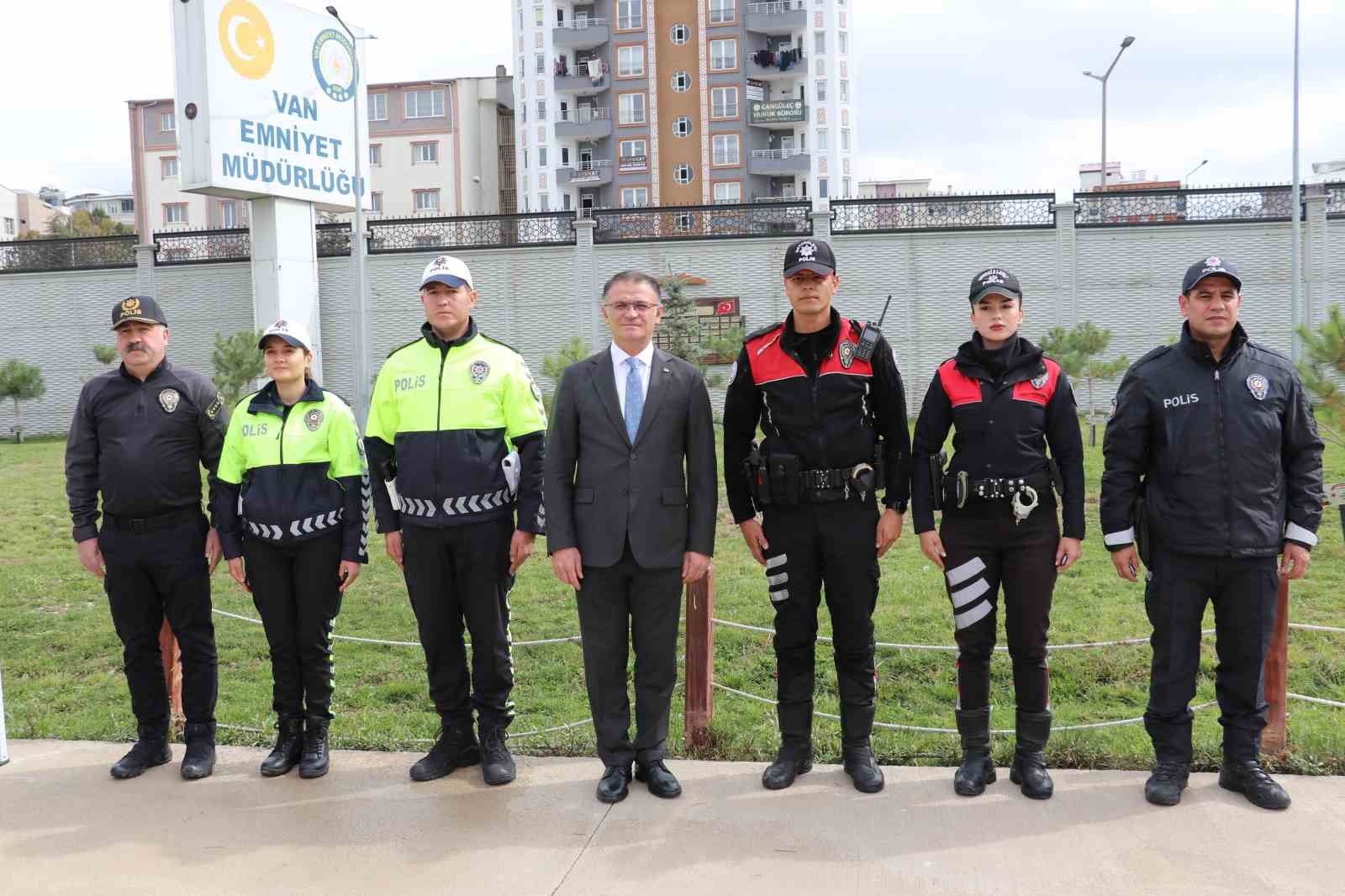 Van Emniyet Müdürlüğüne yeni araçlar teslim edildi