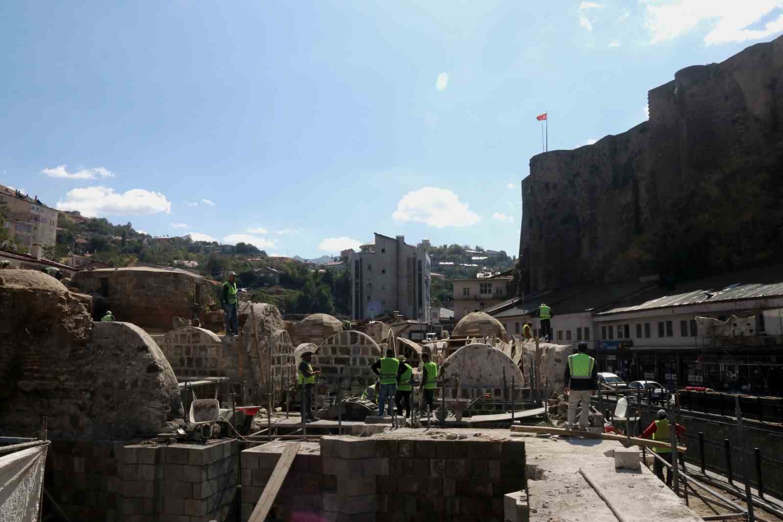 Bitlis’te yıllara meydan okuyan tarihi yapılar yeniden ayağa kaldırılıyor