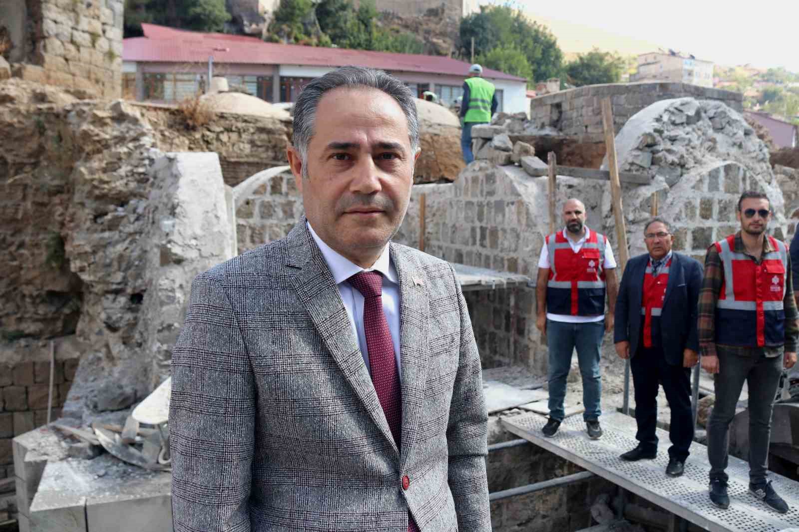 Bitlis’te yıllara meydan okuyan tarihi yapılar yeniden ayağa kaldırılıyor