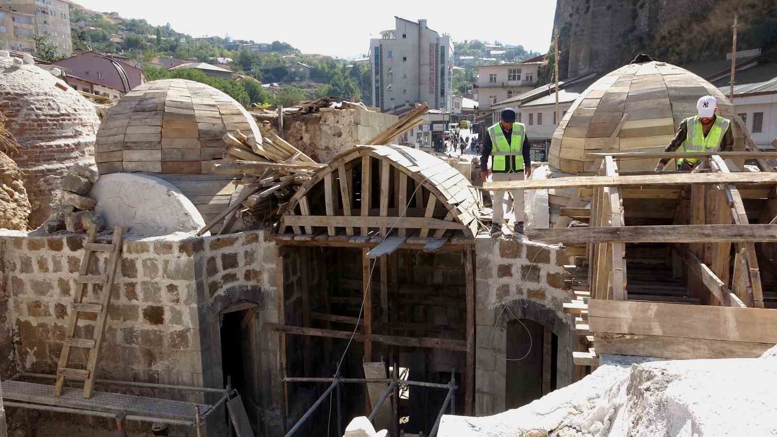 Bitlis’te yıllara meydan okuyan tarihi yapılar yeniden ayağa kaldırılıyor