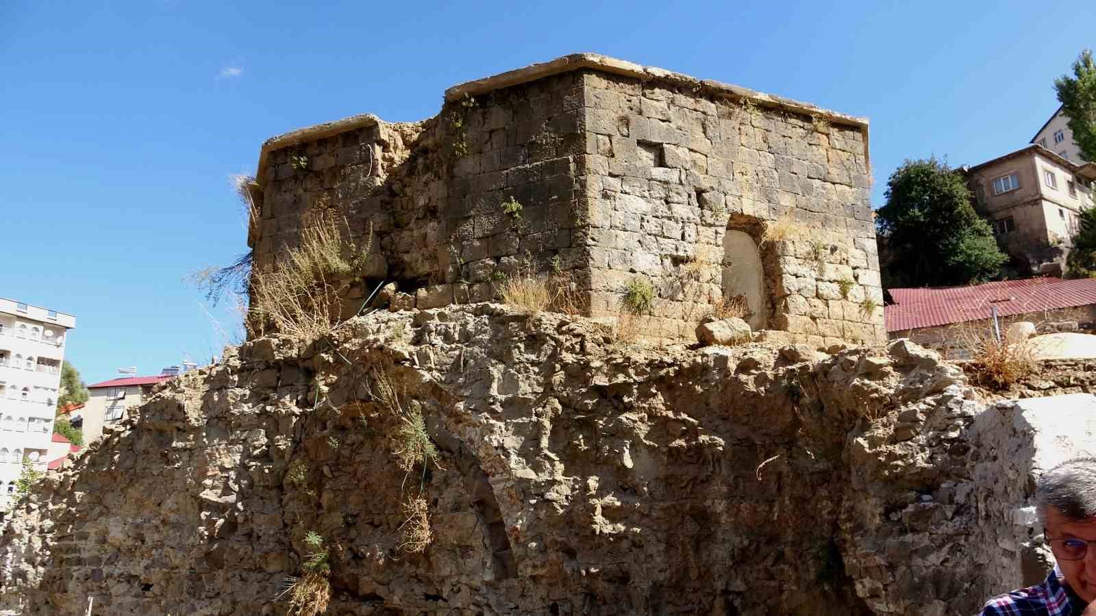 Bitlis’te yıllara meydan okuyan tarihi yapılar yeniden ayağa kaldırılıyor