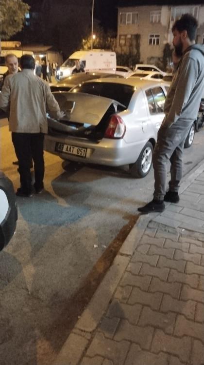 Muş’ta otomobilin çarptığı motosiklet kamyonetin altına girdi: 2 yaralı