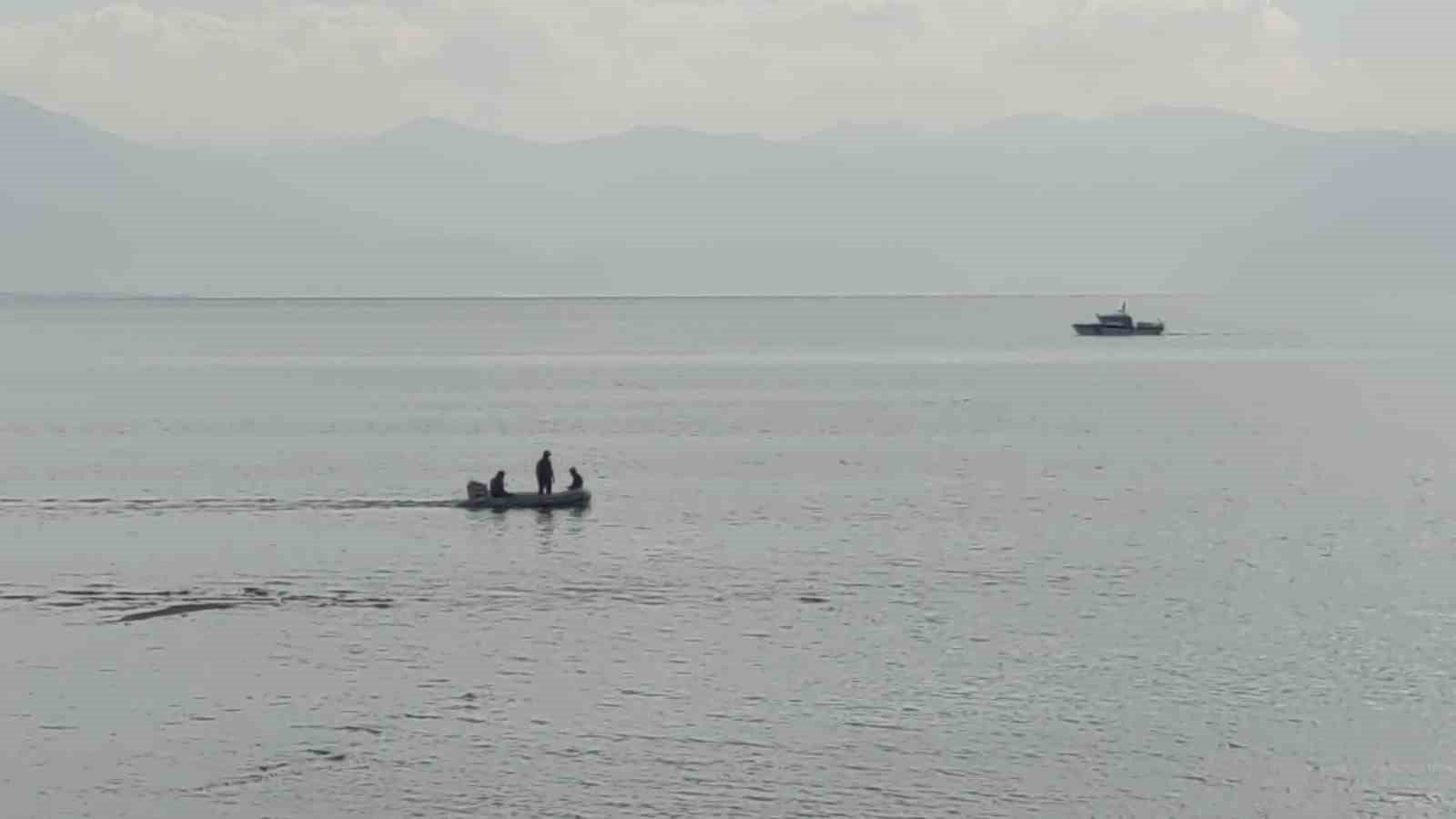 Kayıp üniversite öğrencisi Rojin’in arama çalışmaları havadan karada ve gölde yapılıyor