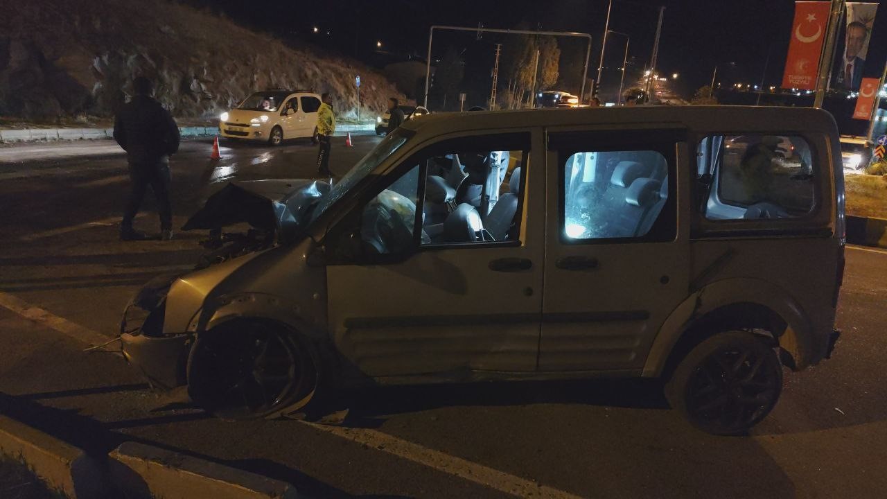 Van’da iki ayrı trafik kazası: 1 ölü 5 yaralı