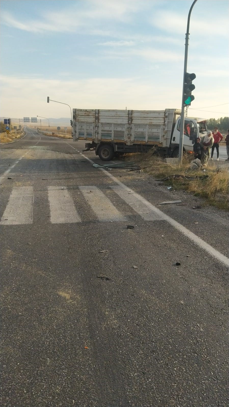 Bitlis’te kamyonet tırla çarpıştı: 2 yaralı