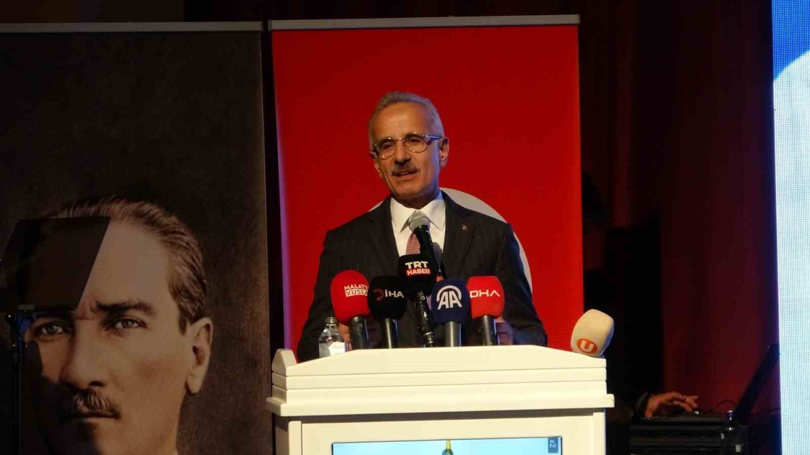 Bakan Uraloğlu: “Türkiye’mizi geleceğe taşıyacak hizmetleri hayata geçirdik”