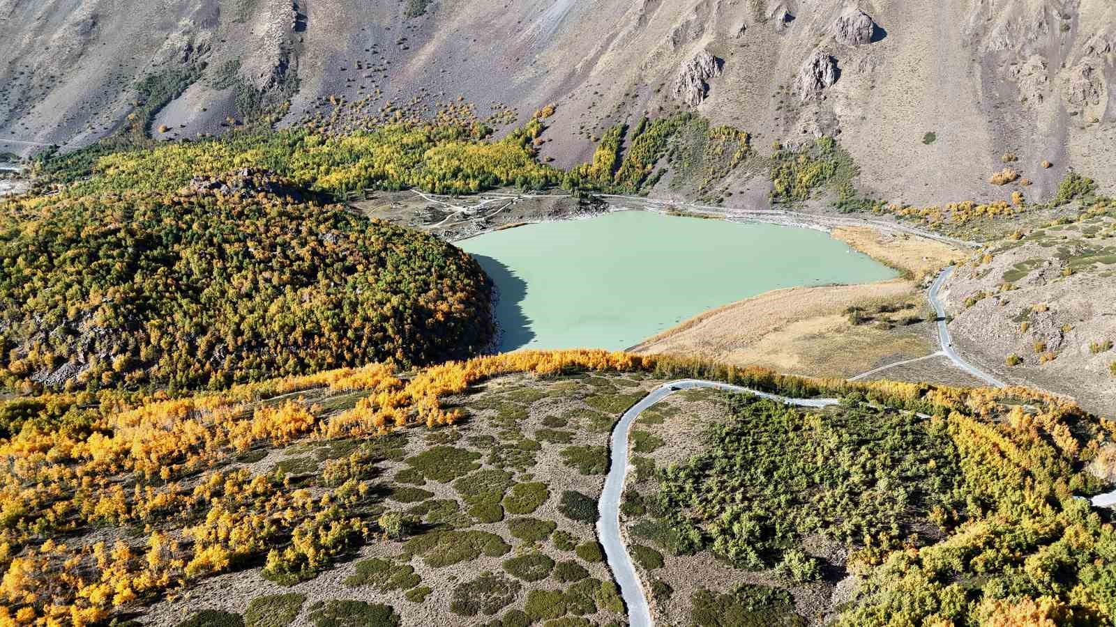 Nemrut Kalderası’nda sonbahar güzelliği