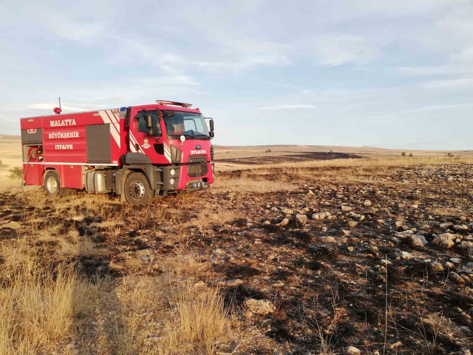 Malatya’da 2 bin 500 dekar alanda etkili olan anız yangını söndürüldü