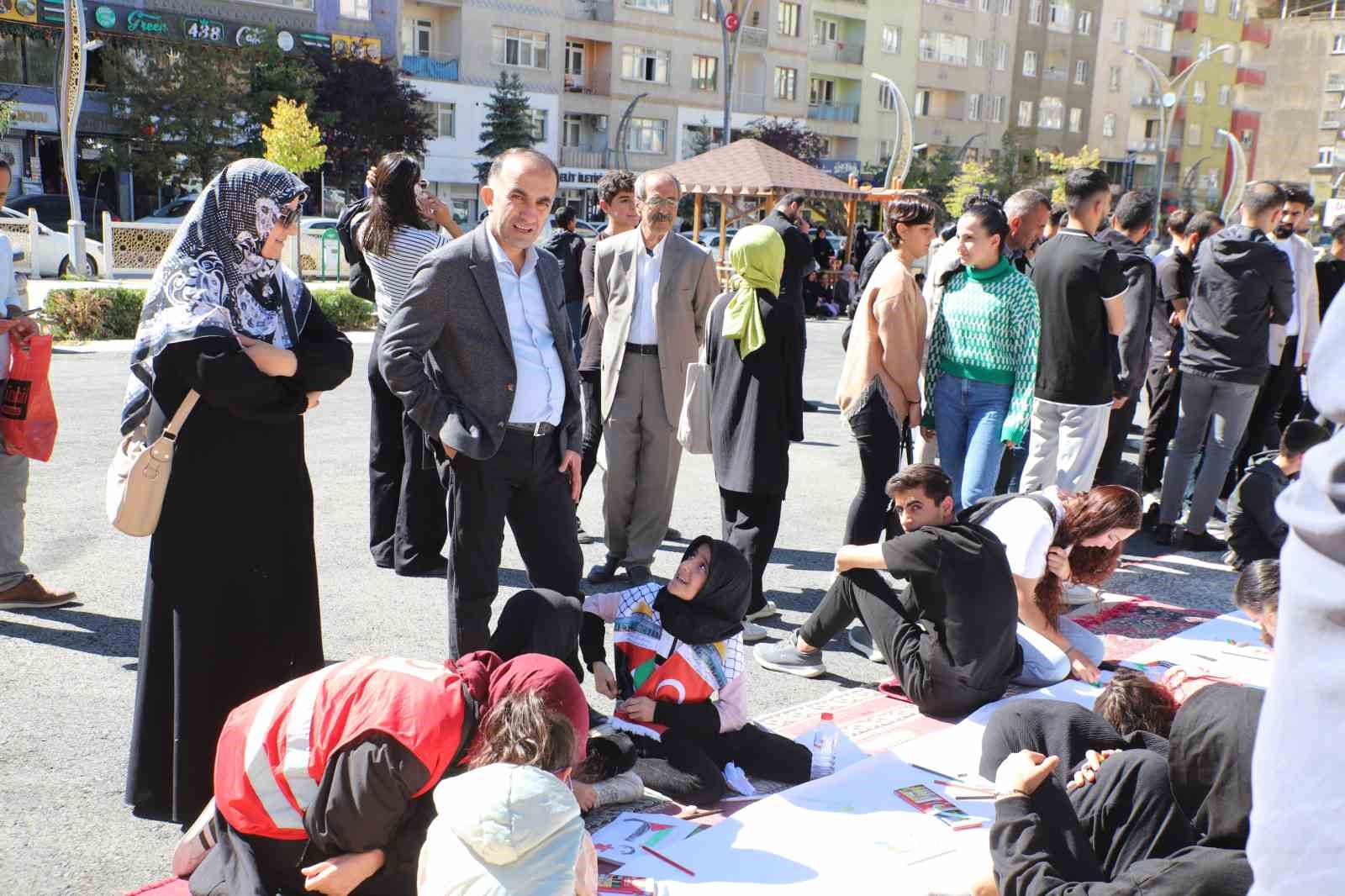 Yetimler Vakfı’ndan ‘Filistinli çocuklar için çiz’ etkinliği