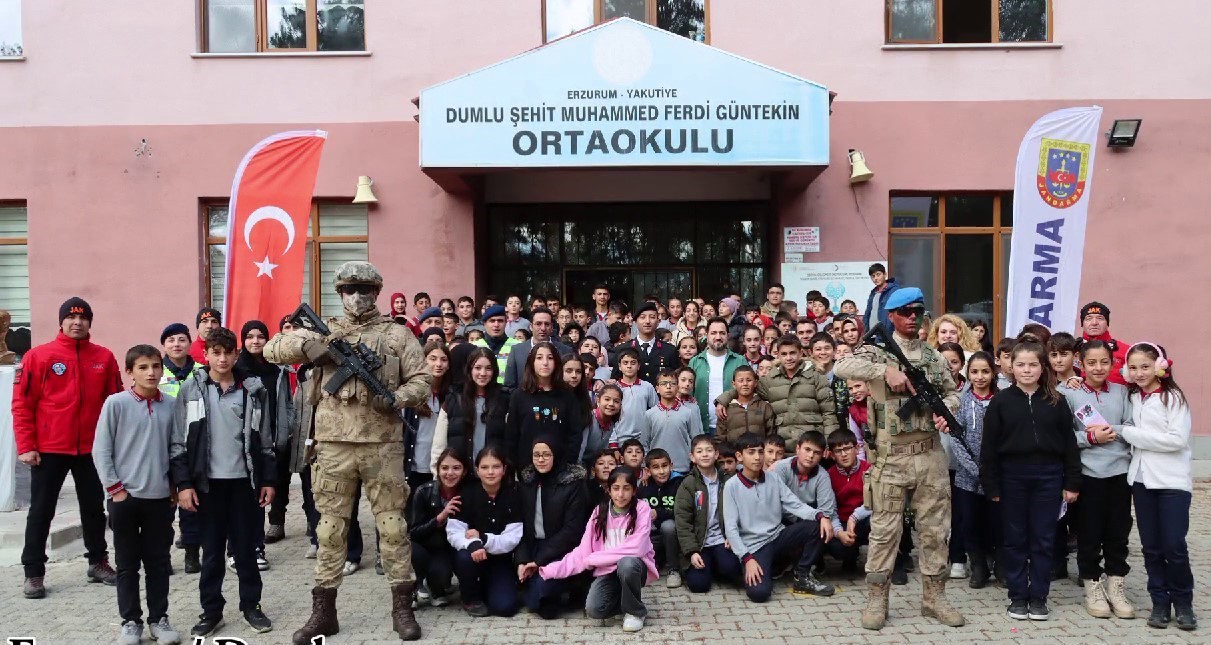 Jandarmadan öğrencilere teorik ve pratik bilgilendirme