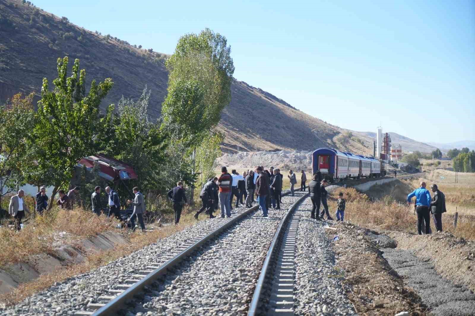 Muş’ta yolcu treni beton pompasına çarptı; 1 ölü, 2 yaralı