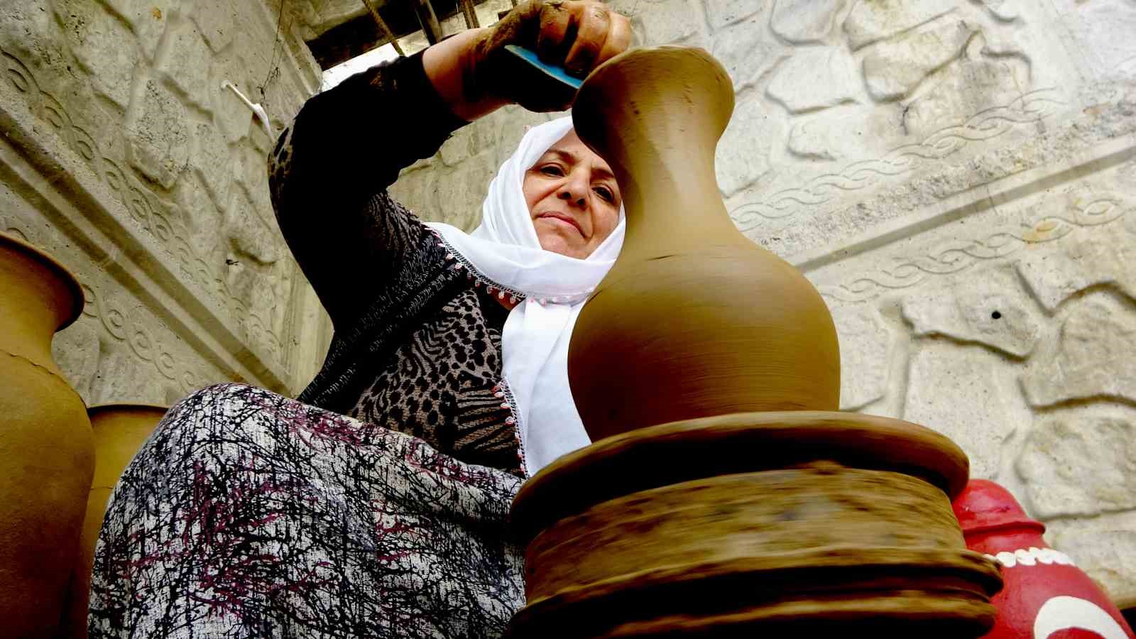 Bitlis’te asırlık çanak çömlek geleneği sürüyor