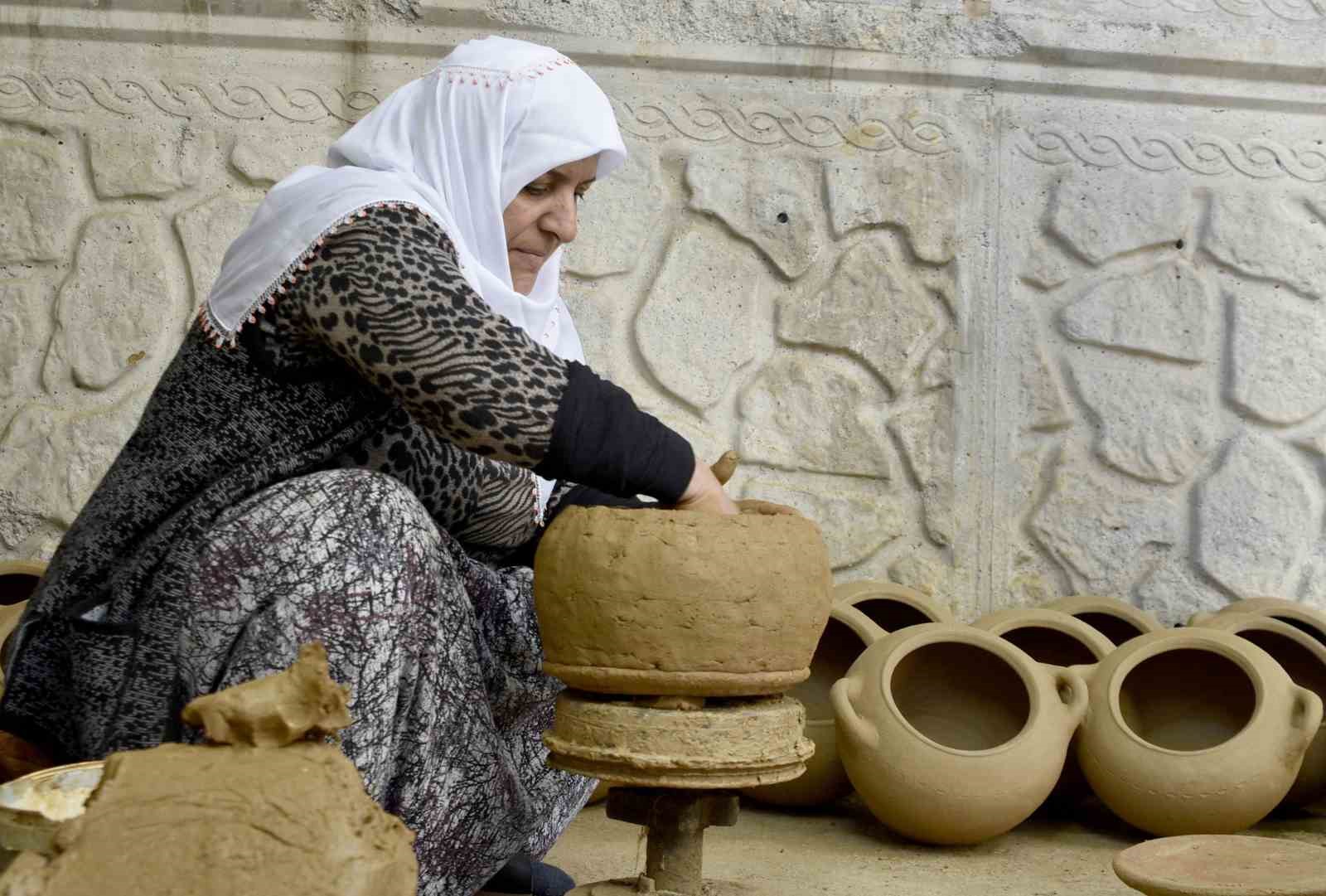 Bitlis’te asırlık çanak çömlek geleneği sürüyor